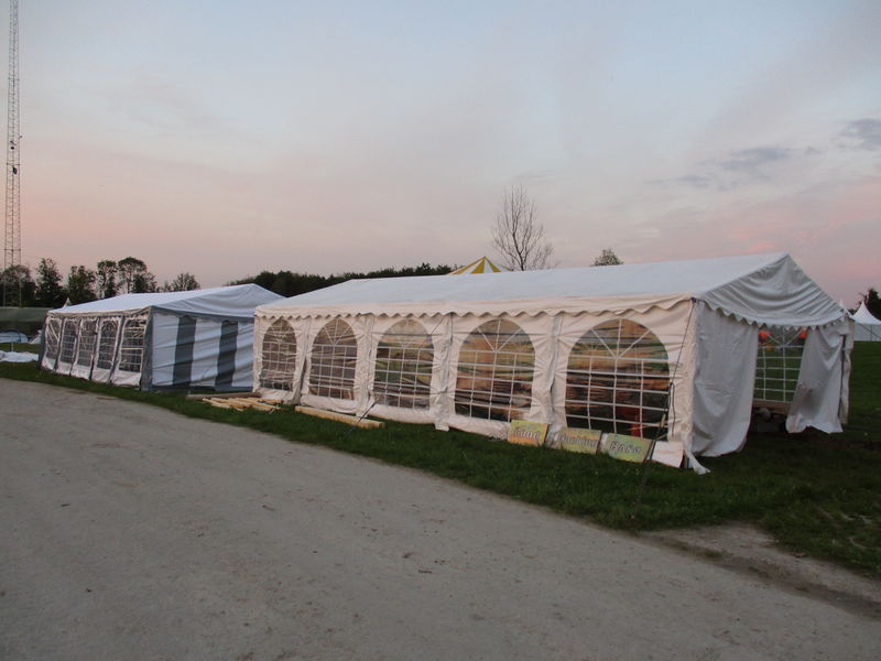 File:Fhb tents close up 31072017.jpg